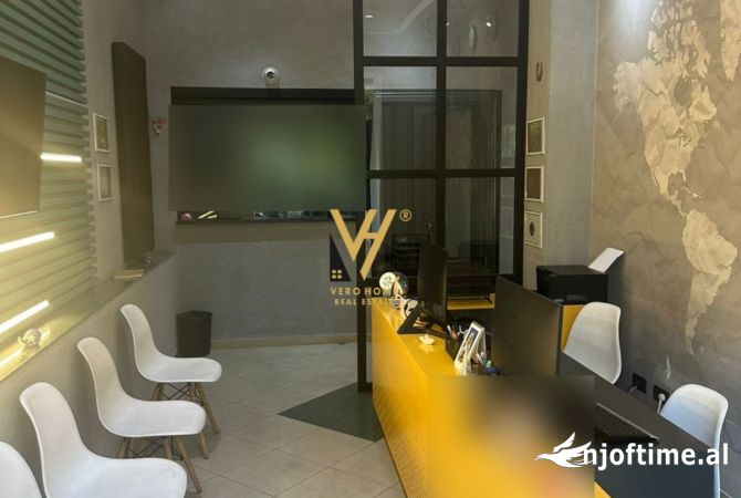 Ambiente Commerciale in Affitto 1+1 a Tirana - 1,100 Euro