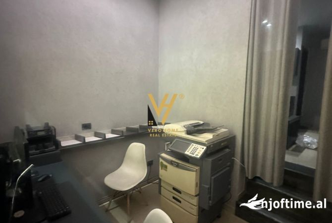 Ambiente Commerciale in Affitto 1+1 a Tirana - 1,100 Euro