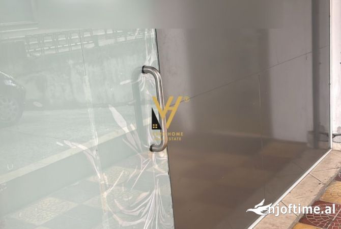 Ambiente Commerciale in Affitto 1+1 a Tirana - 600 Euro