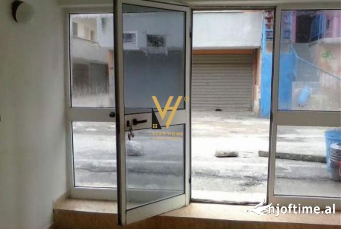 Ambiente Commerciale in Affitto 1+1 a Tirana - 40,000 Leke