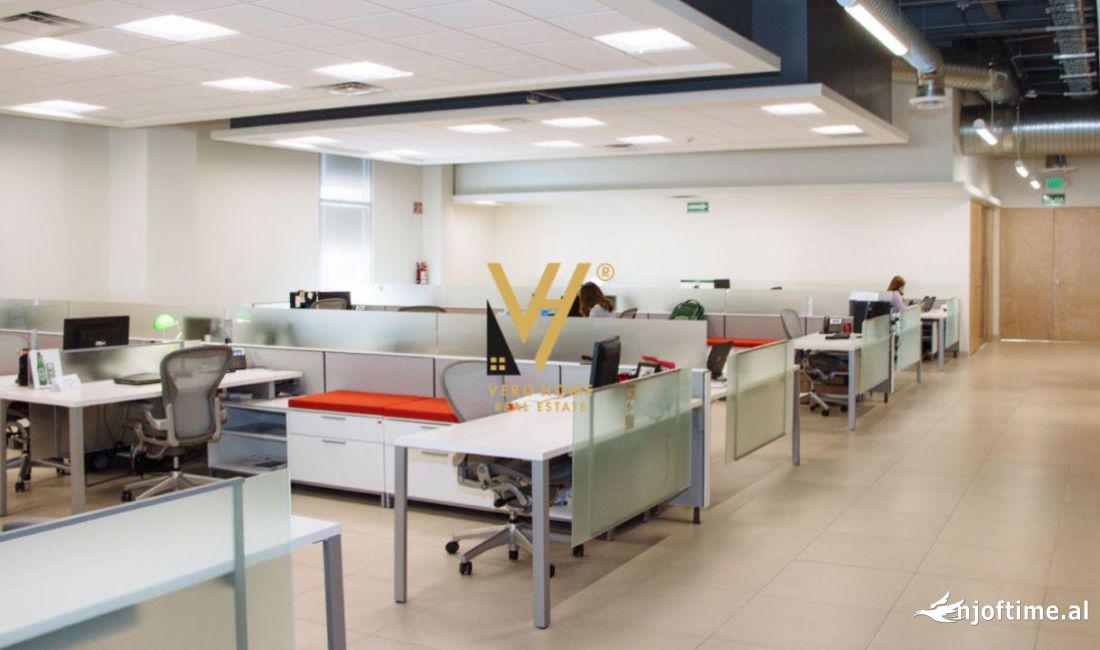 JEPET ZYRE 120 M2 ME QERA NE BLLOK 800 EURO