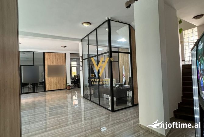 JEPET AMBIENT BIZNESI 600 M2 ME QERA TE RRUGA DRITAN HOXHA 2.000 EURO