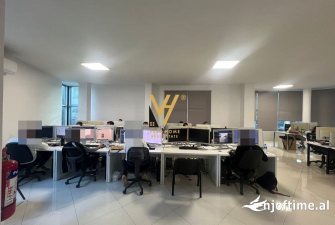 Ambiente Commerciale in Affitto 3+1 a Tirana - 2,000 Euro