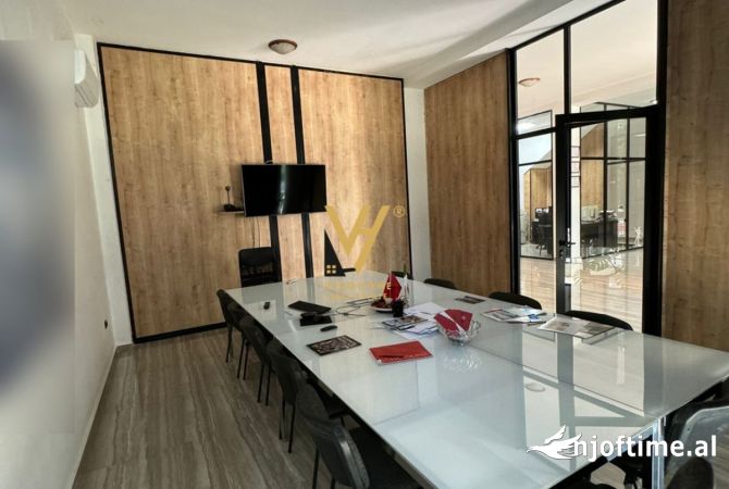 JEPET AMBIENT BIZNESI 600 M2 ME QERA TE RRUGA DRITAN HOXHA 2.000 EURO