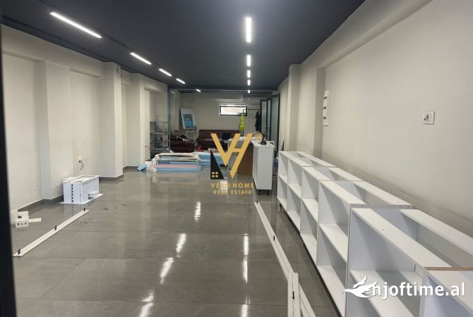 Ambiente Commerciale in Affitto 1+1 a Tirana - 1,000 Euro