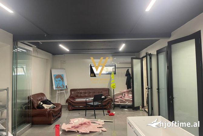 Ambiente Commerciale in Affitto 1+1 a Tirana - 1,000 Euro