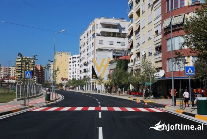 Ambiente Commerciale in Affitto 3+1 a Tirana - 2,000 Euro