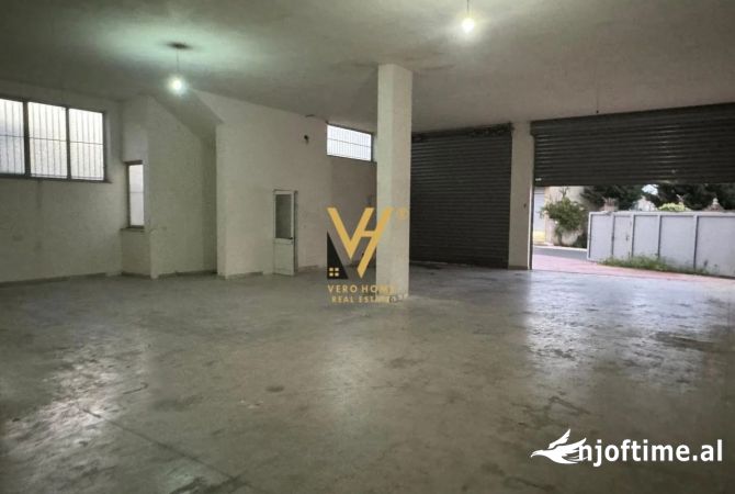 Ambiente Commerciale in Affitto 4+1 a Tirana - 1,200 Euro