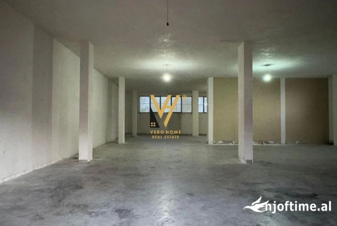 Ambiente Commerciale in Affitto 4+1 a Tirana - 1,200 Euro