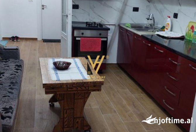 Ambiente Commerciale in Affitto 3+1 a Tirana - 1,200 Euro