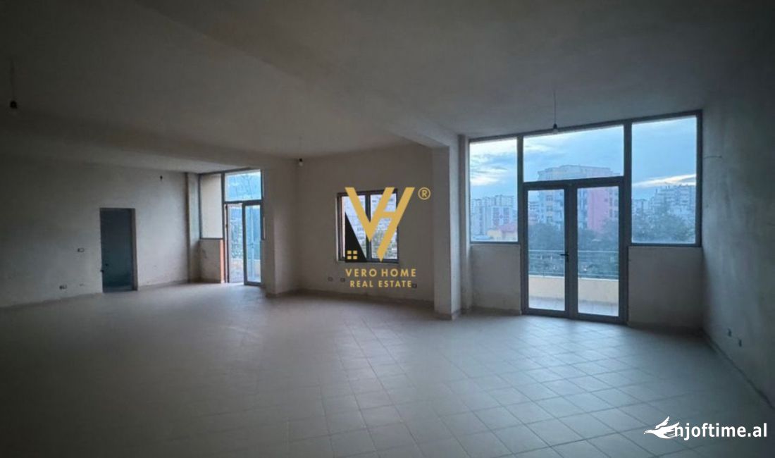 Shtepi ne shitje Apartament ne Fier, 2+1, Mobilimi Bosh, pa mobiluar, Pagesa 90,000  Euro.