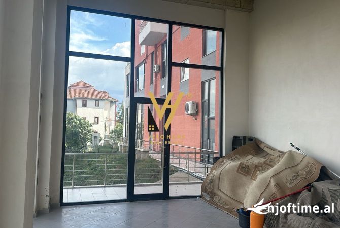 Ambiente Commerciale in Affitto 1+1 a Tirana - 7,200 Euro