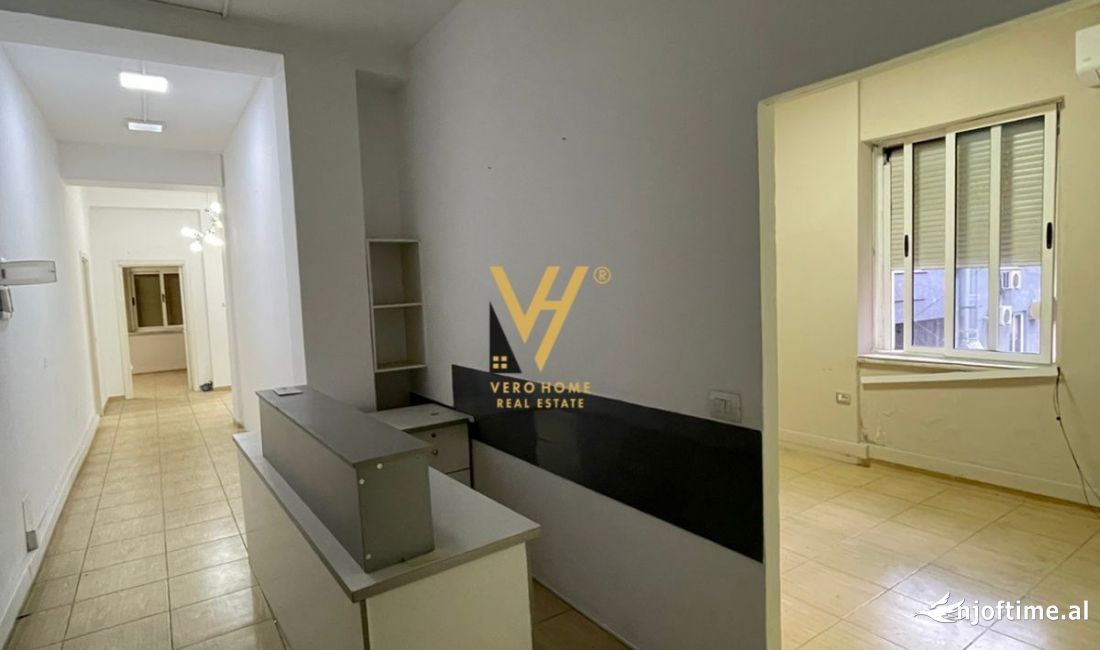 JEPET ZYRE 140 M2 ME QERA NE BLLOK 1.500 EURO