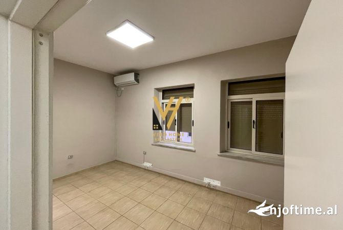 JEPET ZYRE 140 M2 ME QERA NE BLLOK 1.500 EURO