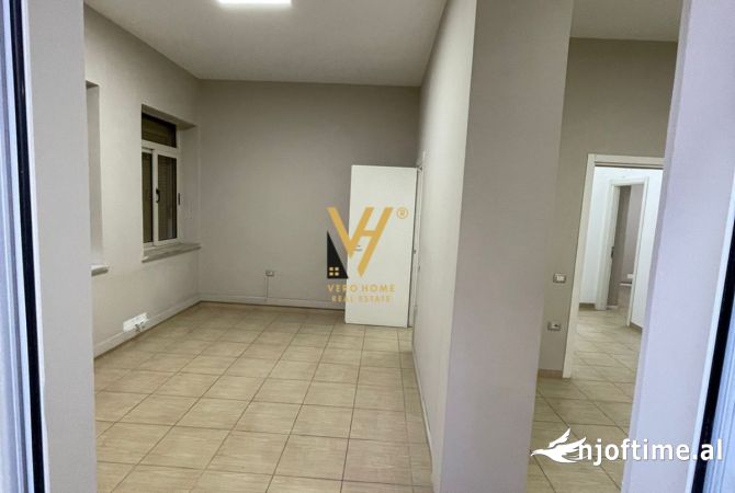 JEPET ZYRE 140 M2 ME QERA NE BLLOK 1.500 EURO