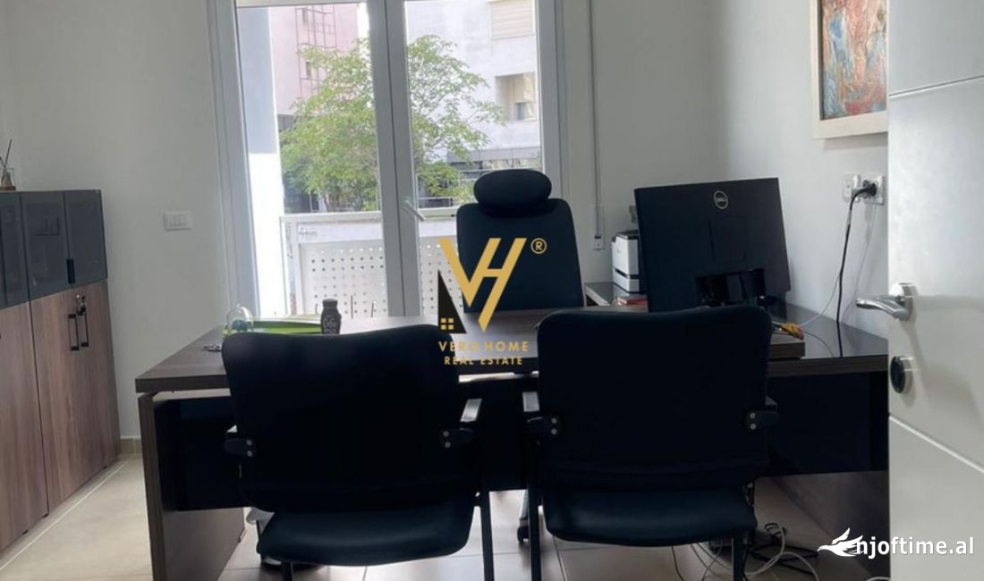 JEPET ZYRE 170 M2 ME QERA TE RRUGA E KOSOVAREVE 1.800 EURO