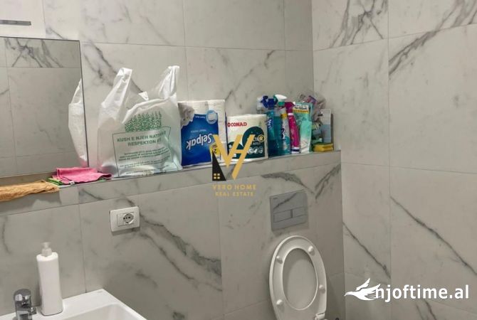 Ambiente Commerciale in Affitto 3+1 a Tirana - 1,800 Euro