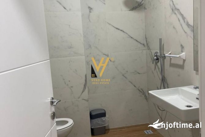 JEPET ZYRE 170 M2 ME QERA TE RRUGA E KOSOVAREVE 1.800 EURO