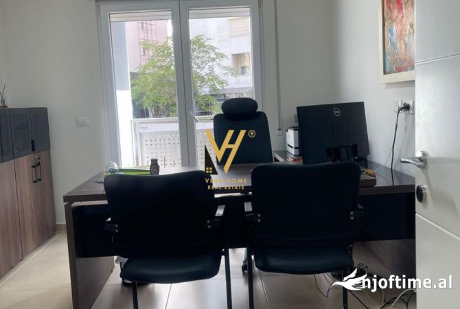 Ambiente Commerciale in Affitto 3+1 a Tirana - 1,800 Euro