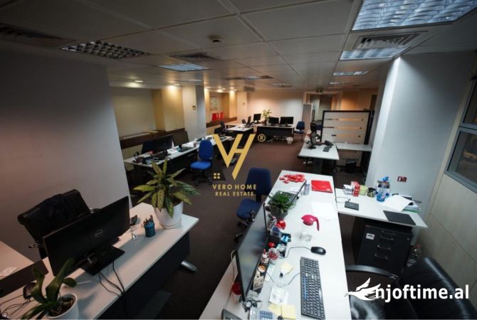 Ambiente Commerciale in Affitto 3+1 a Tirana - 12,000 Euro