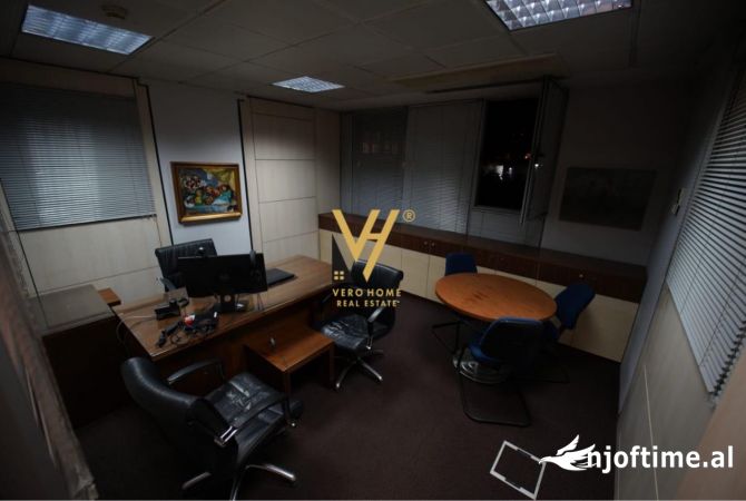 Ambiente Commerciale in Affitto 3+1 a Tirana - 12,000 Euro