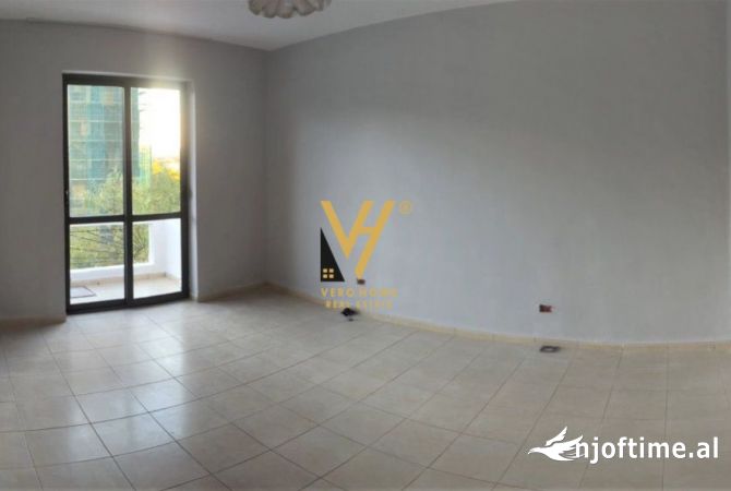 JEPET ZYRE 70 M2 ME QERA TE 21 DHJETORI 400 EURO