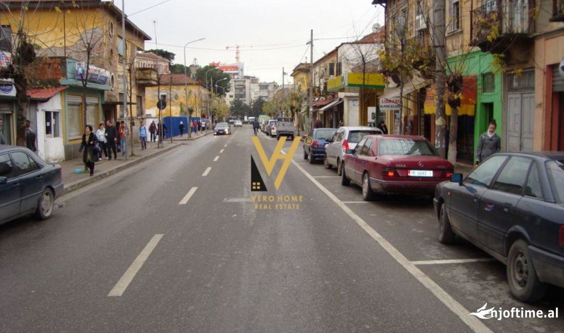 JEPET DYQAN 50 M2 ME QERA TEK RRUGA HOXHA TAHSIM 70.000 LEKE