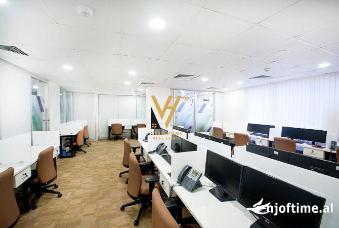 Ambiente Commerciale in Affitto 3+1 a Tirana - 900 Euro