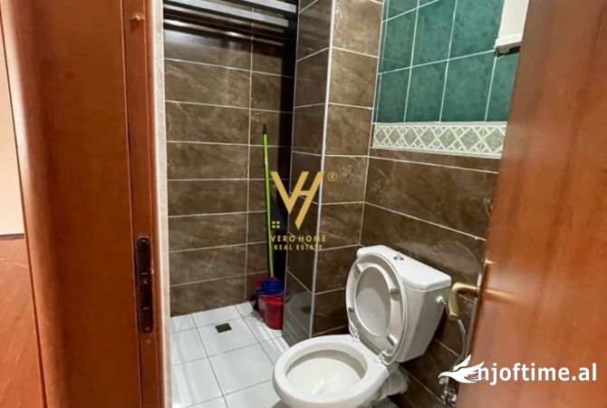 JEPET AMBJENT BIZNESI 100M2 ME QERA TE STACIONI I TRENIT 800 EURO