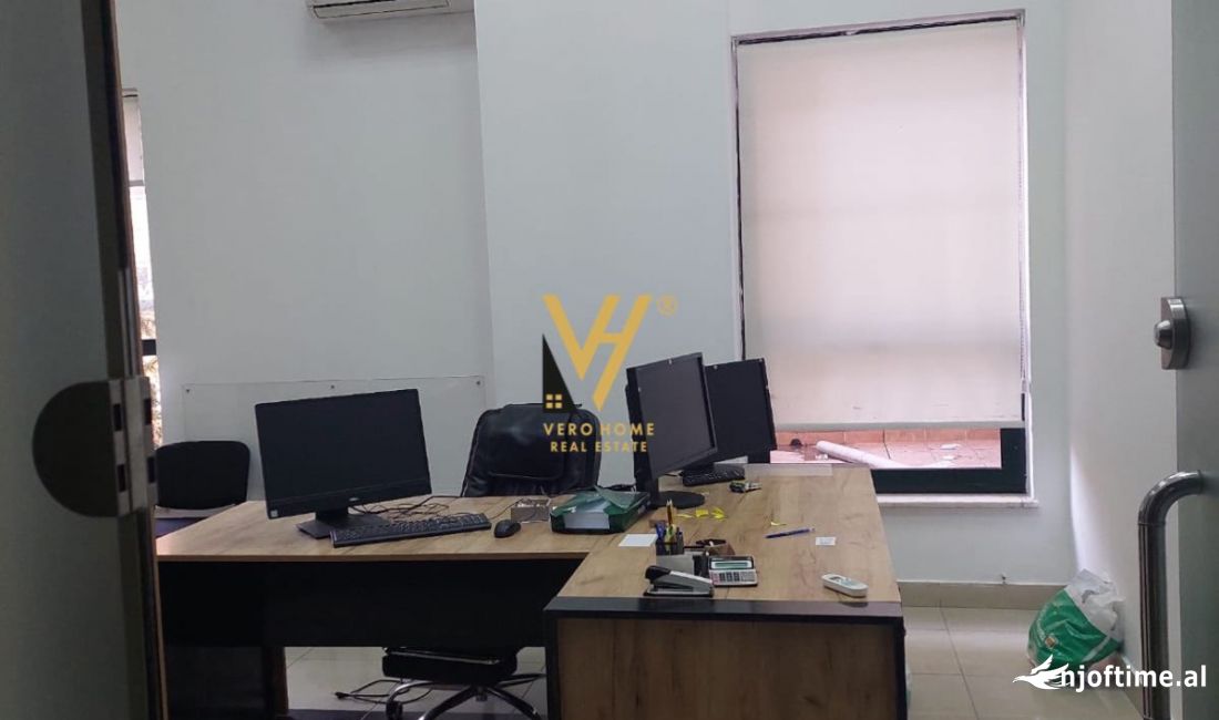 JEPET ZYRE 40 M2 ME QERA NE QENDER TE GALERIA , 450 EURO