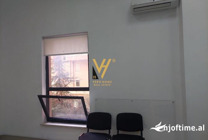 Ambiente Commerciale in Affitto 3+1 a Tirana - 450 Euro