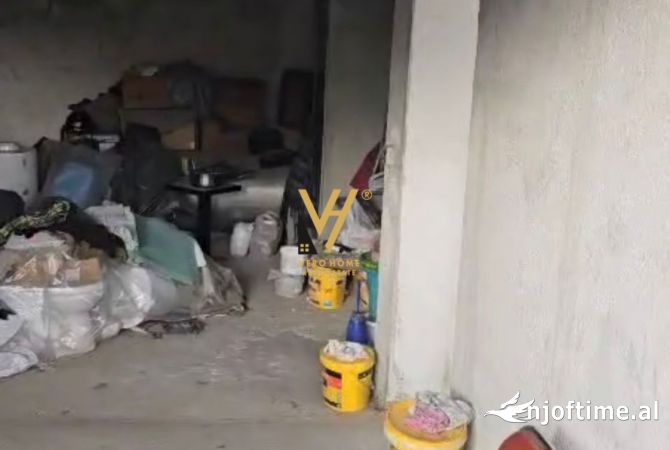 Ambiente Commerciale in Affitto 4+1 a Tirana - 500 Euro