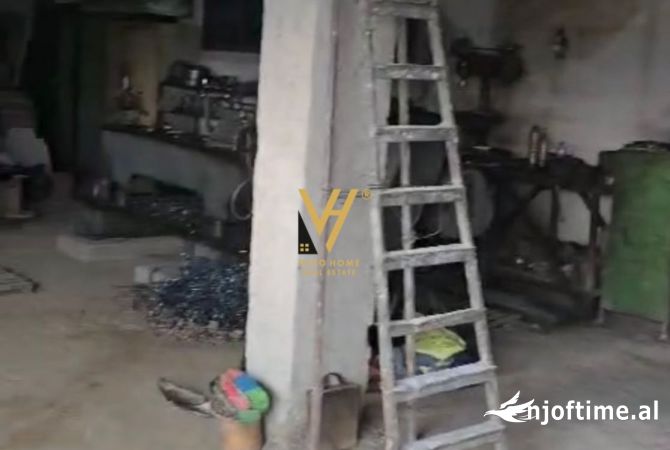 Ambiente Commerciale in Affitto 4+1 a Tirana - 500 Euro