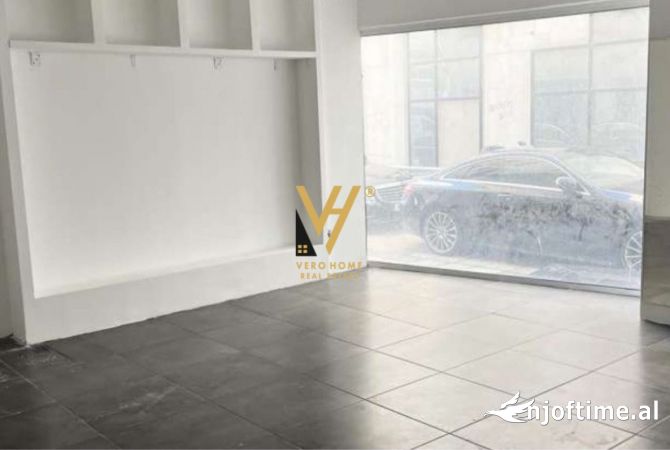 Ambiente Commerciale in Affitto 1+1 a Tirana - 1,500 Euro