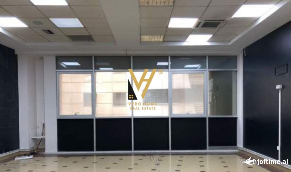 JEPET ZYRE 100 M2 ME QERA TEK GALERIA, QENDER 900 EURO