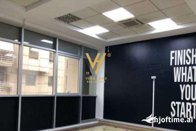 Ambiente Commerciale in Affitto 3+1 a Tirana - 900 Euro