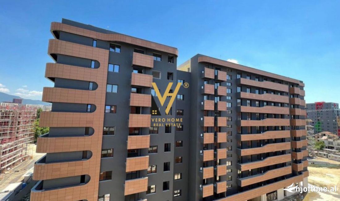 JEPET ZYRE 130 M2 ME QERA TE KOM. OASIS , UNAZA E RE 920 EURO