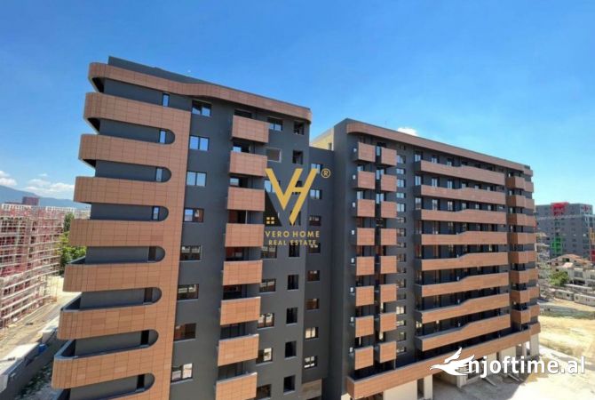 Ambiente Commerciale in Affitto 3+1 a Tirana - 920 Euro