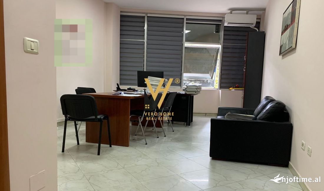 JEPET ZYRE 38 M2 ME QERA TEK RRUGA E ELBASANIT 600 EURO