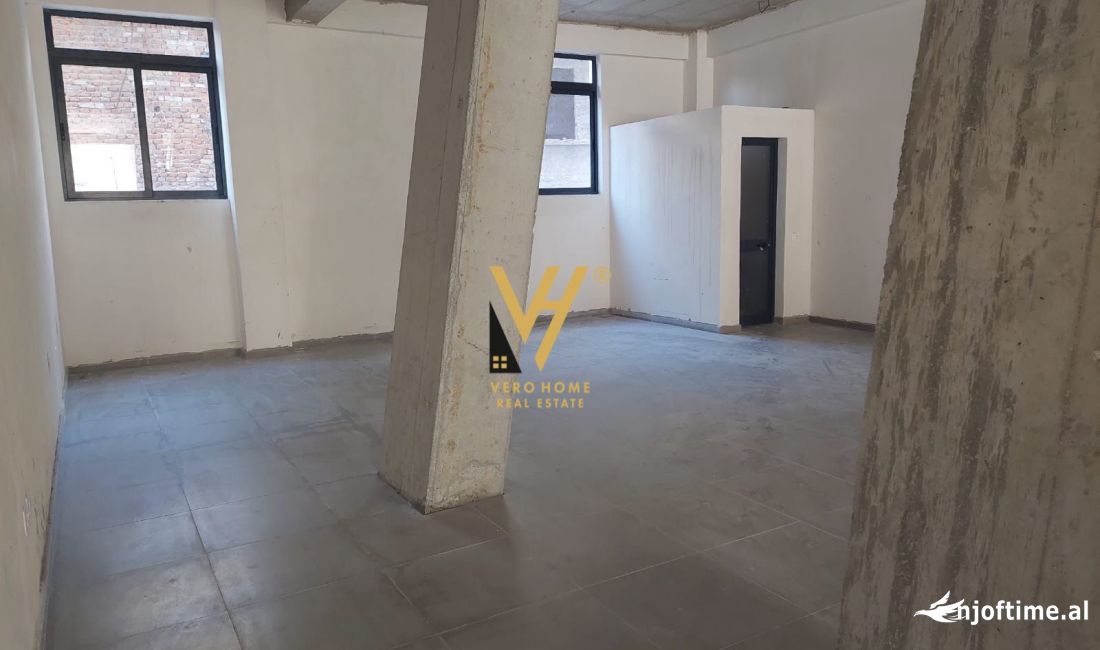 JEPET DYQAN 146 M2 ME QERA TE RRUGA QEMAL STAFA 2.000 EURO