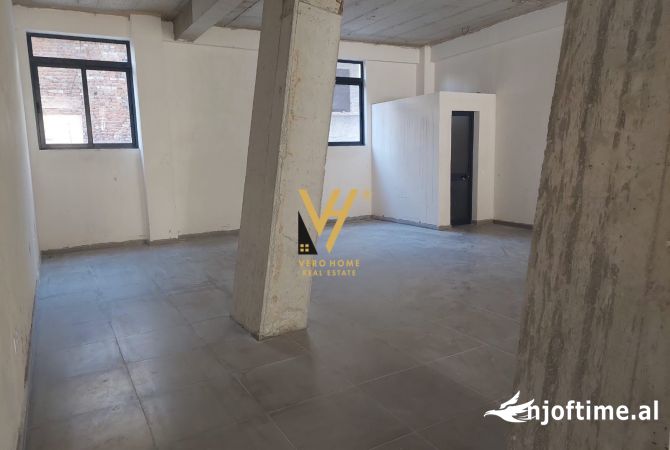 Ambiente Commerciale in Affitto 1+1 a Tirana - 2,000 Euro