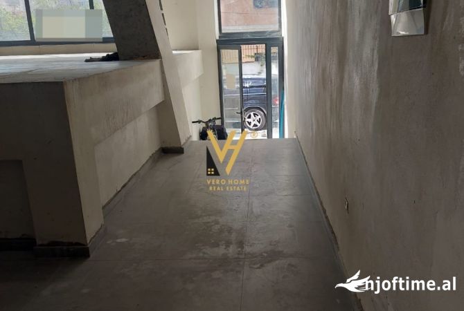 Ambiente Commerciale in Affitto 1+1 a Tirana - 2,000 Euro