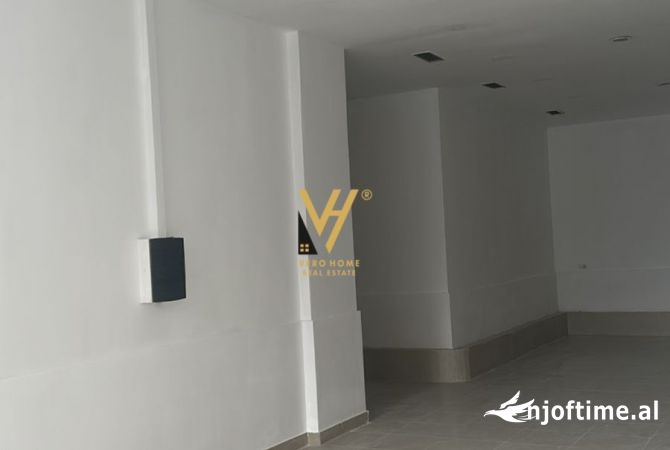 Ambiente Commerciale in Affitto 1+1 a Tirana - 80,000 Leke