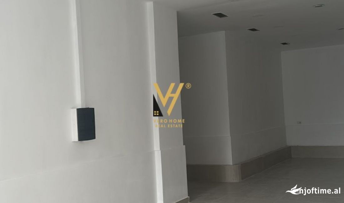 JEPET DYQAN 103 M2 ME QERA TE RRUGA PJETER BUDI 80.000 LEKE