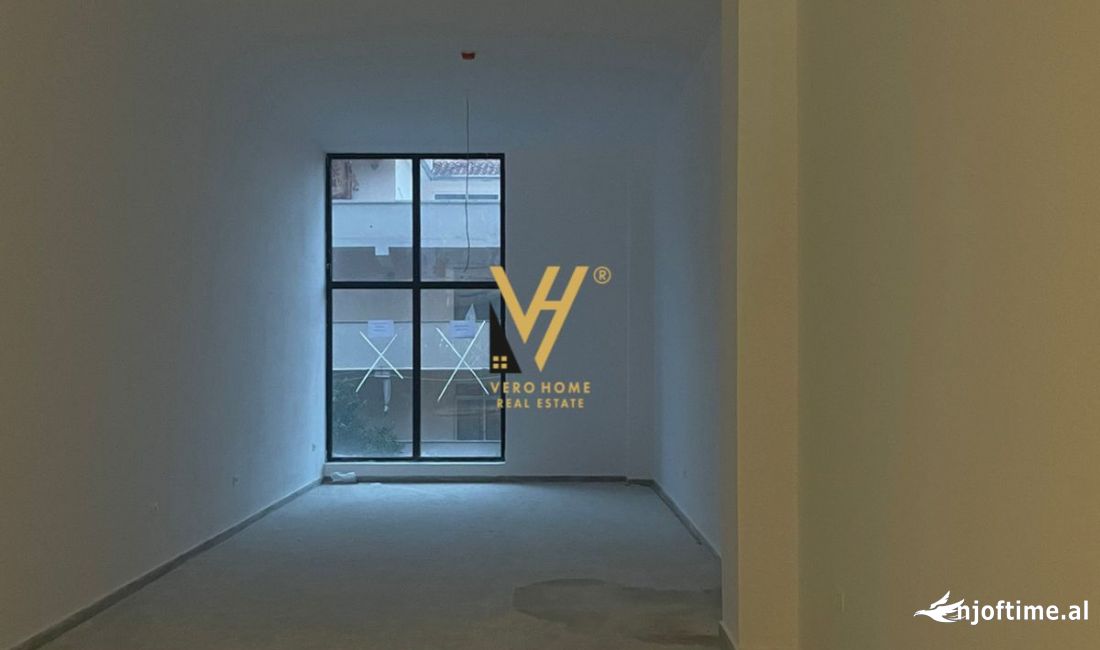 JEPET AMBIENT 50M2 ME QERA TE GARDEN BUILDING, RRUGA E KAVAJES 1.600 EURO