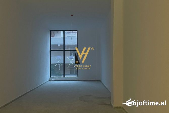 Ambiente Commerciale in Affitto 3+1 a Tirana - 1,600 Euro