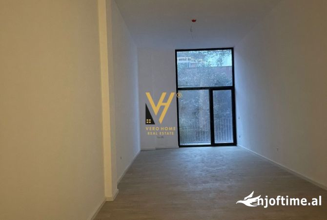 Ambiente Commerciale in Affitto 3+1 a Tirana - 1,500 Euro