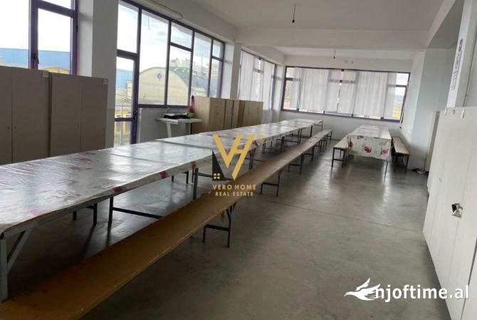 Ambiente Commerciale in Vendita 4+1 a Fier - 3,000,000 Euro