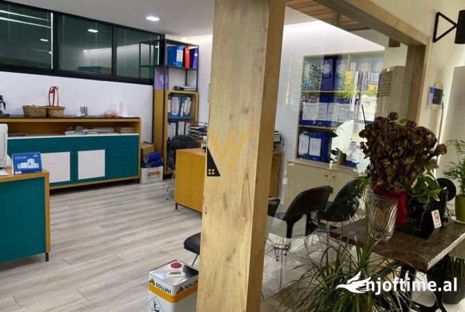 Ambiente Commerciale in Vendita 4+1 a Fier - 3,000,000 Euro