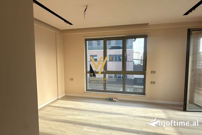 Ambiente Commerciale in Affitto 3+1 a Tirana - 1,350 Euro